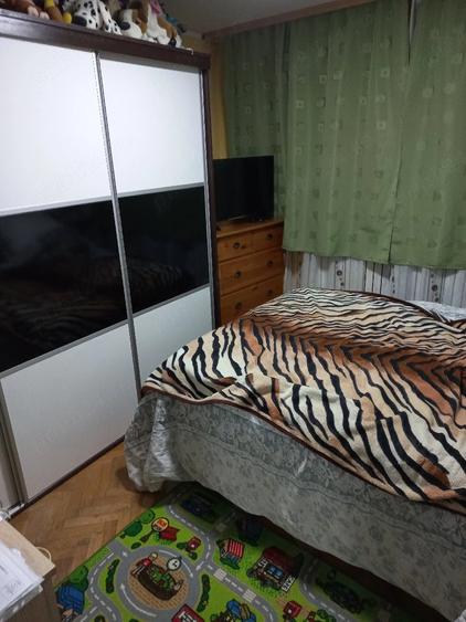 Apartament cu 3 camere semidecomandat în Micro 20