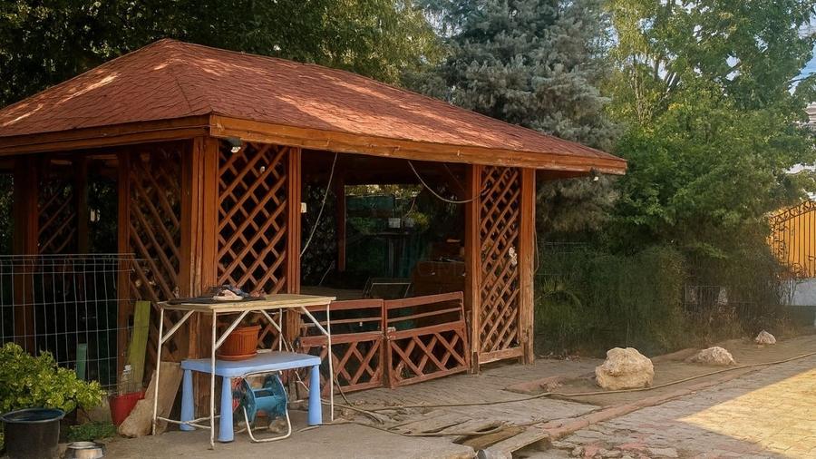 Casă individuală cu 9 camere cu Canalizare în Băneasa