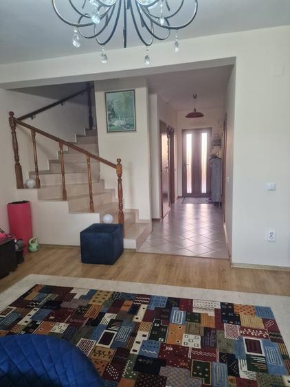 Casă cu 3 camere în Exterior Vest