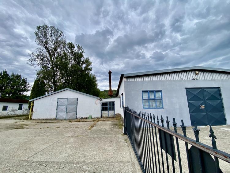 Spațiu industrial, de 2,500 mp, în Berca