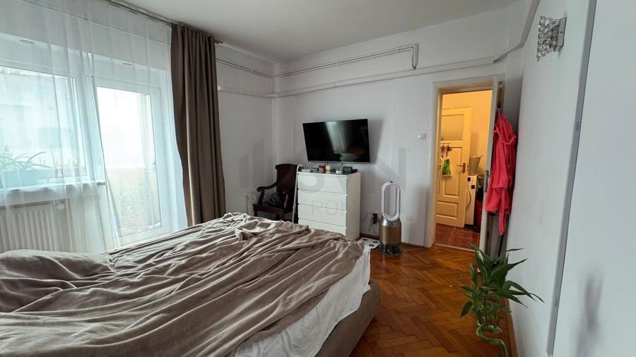 Apartament cu 3 camere semidecomandat, mobilat în Universitate
