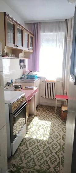 Apartament cu 3 camere semidecomandat, mobilat în Central