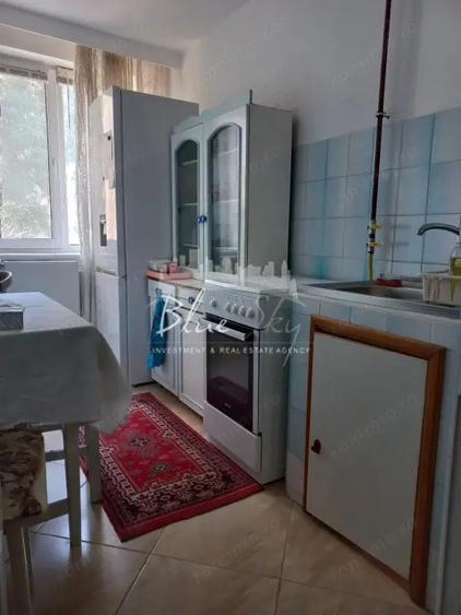 Apartament cu 4 camere decomandat, mobilat în Far