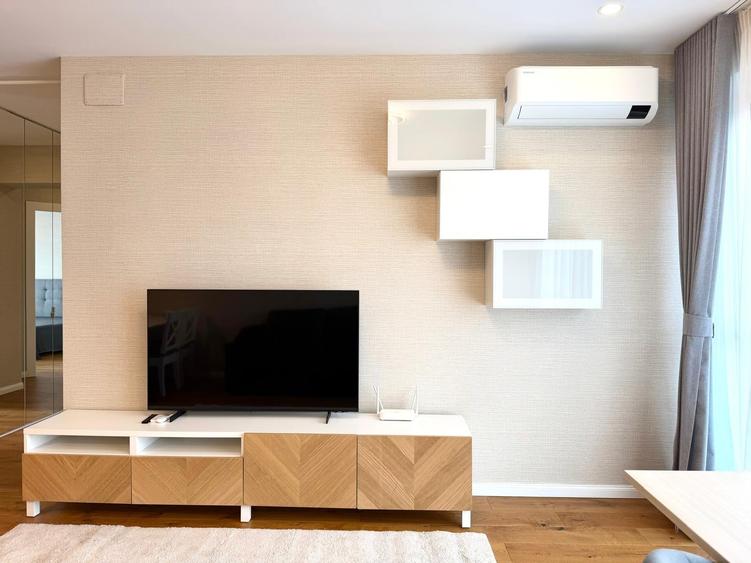 Apartament cu 2 camere semidecomandat, mobilat în P-ța Victoriei