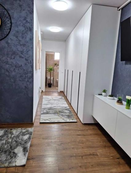 Apartament cu 3 camere decomandat în Exterior Vest