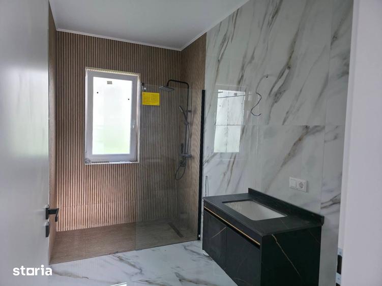 Casă cu 4 camere cu Teren 200 Mp în Central
