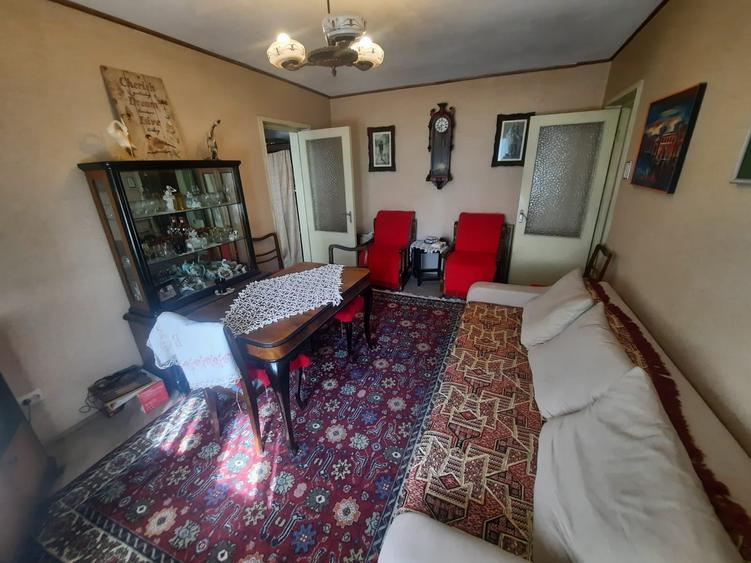 Apartament cu 3 camere semidecomandat, mobilat în Tătărași