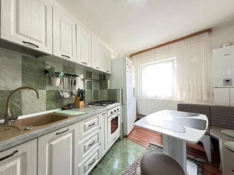 Apartament cu 2 camere decomandat în Cetate
