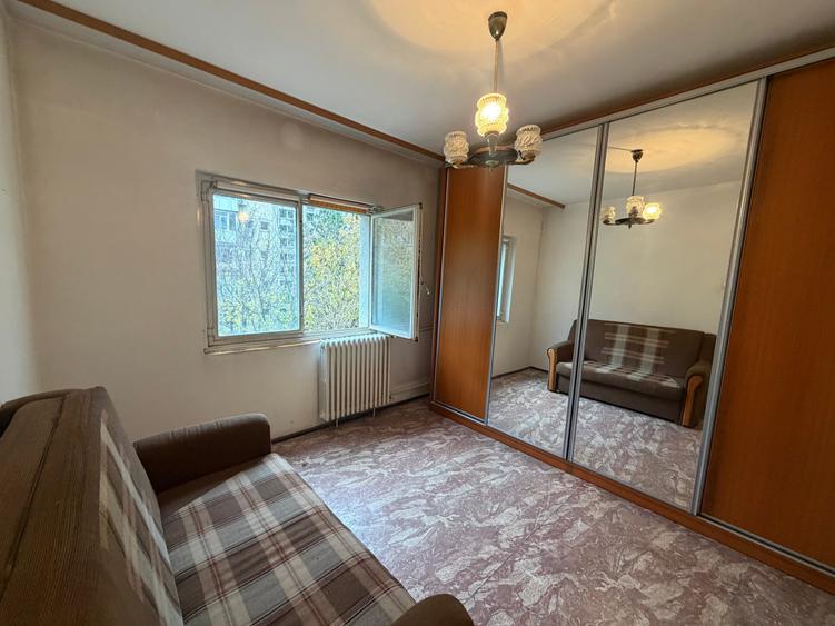 Apartament cu 3 camere decomandat în Tineretului