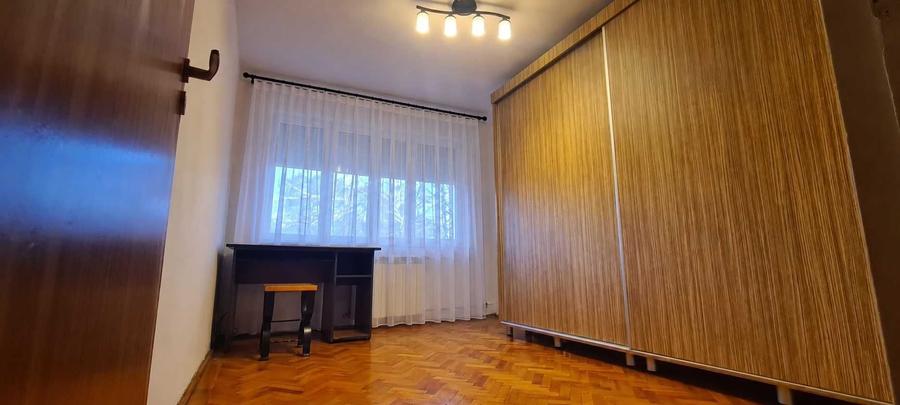 Apartament cu 3 camere semidecomandat în Exterior Vest