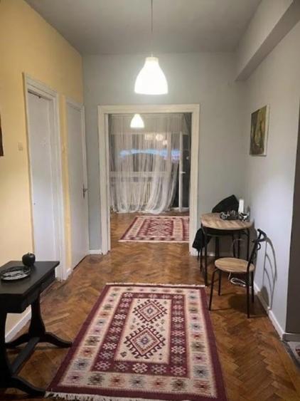 Apartament cu 2 camere decomandat, mobilat în Universitate