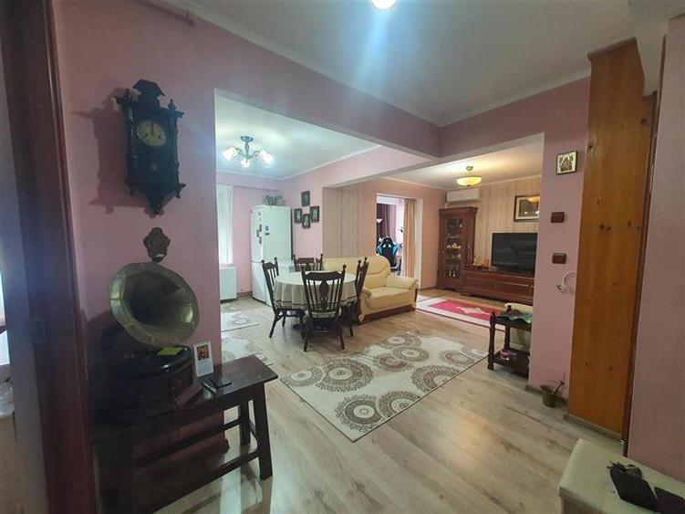 Apartament cu 2 camere decomandat, mobilat în Central