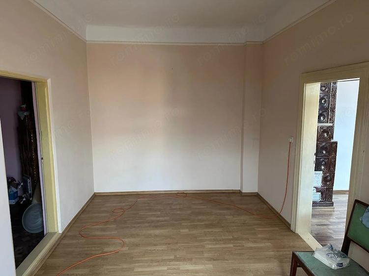 Casă cu 5 camere cu Teren 160 Mp în Rahova