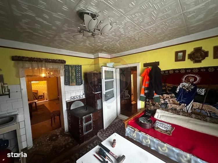 Casă cu 3 camere în Prislop