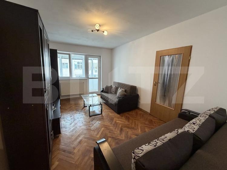 Apartament cu 3 camere decomandat, mobilat în Central