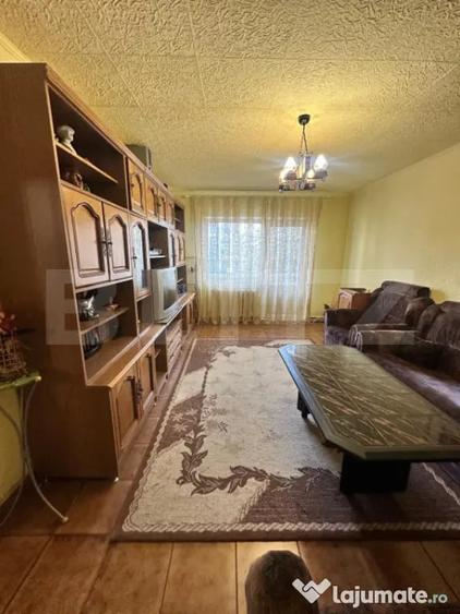 Apartament cu 4 camere decomandat în Central