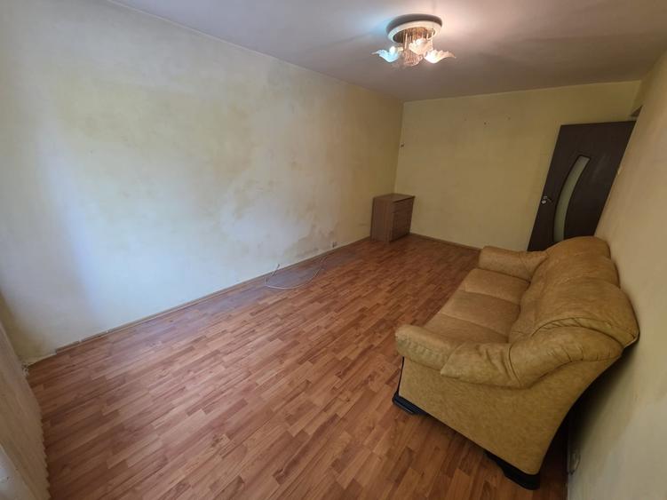 Apartament cu 3 camere decomandat în Rahova