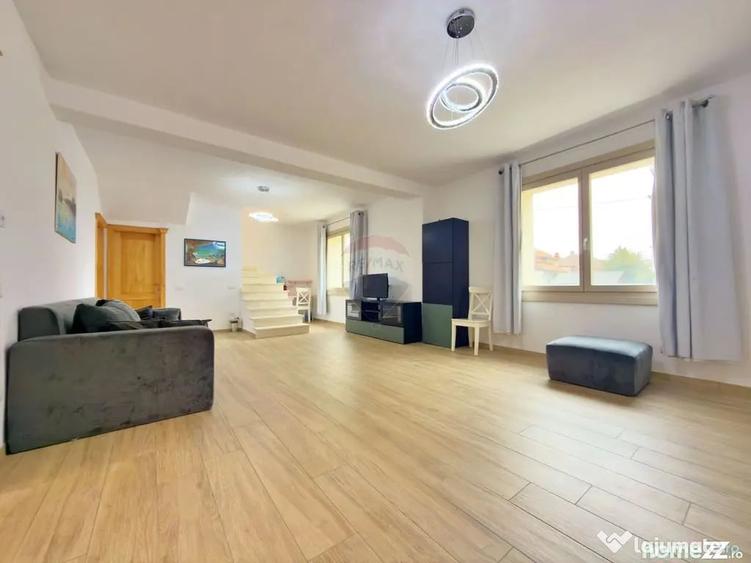 Casă cu 7 camere cu Teren 357 Mp în Romanilor