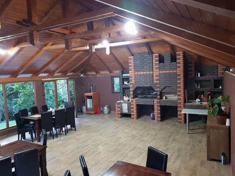 Casă cu 4 camere cu Teren 5000 Mp în Central