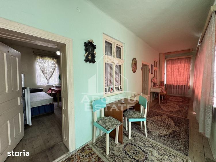 Casă cu 4 camere cu Teren 5000 Mp în Julița