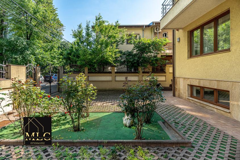 Duplex cu 7 camere cu Canalizare în Gorjului