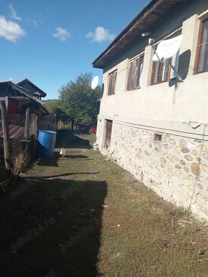Casă cu 3 camere cu Teren 10000 Mp în Bustuchin