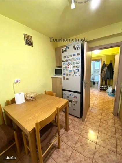 Apartament cu 4 camere semidecomandat în Calea București