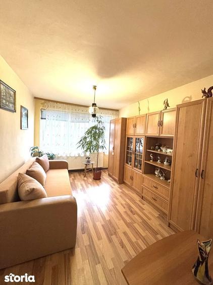 Apartament cu 3 camere decomandat, mobilat în Mircea cel Bătrân