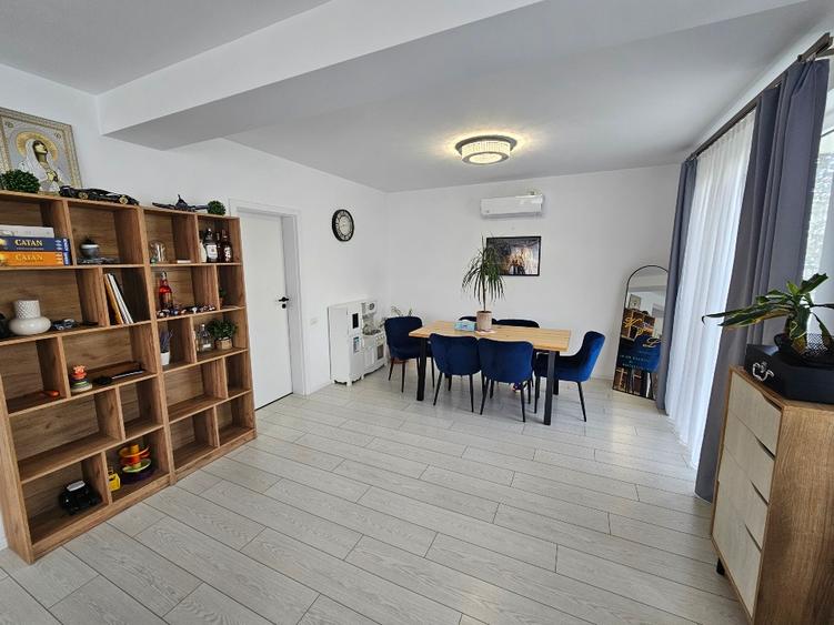 Duplex cu 4 camere cu Teren 300 Mp în Domnești