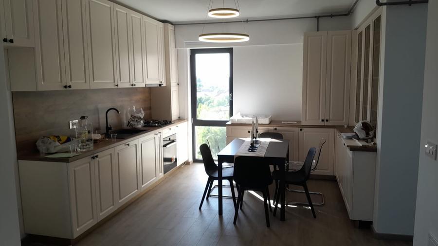Apartament cu 3 camere în Lipovei