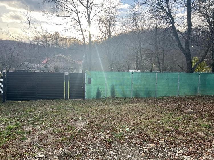 Teren de 1576 mp, în Livadea