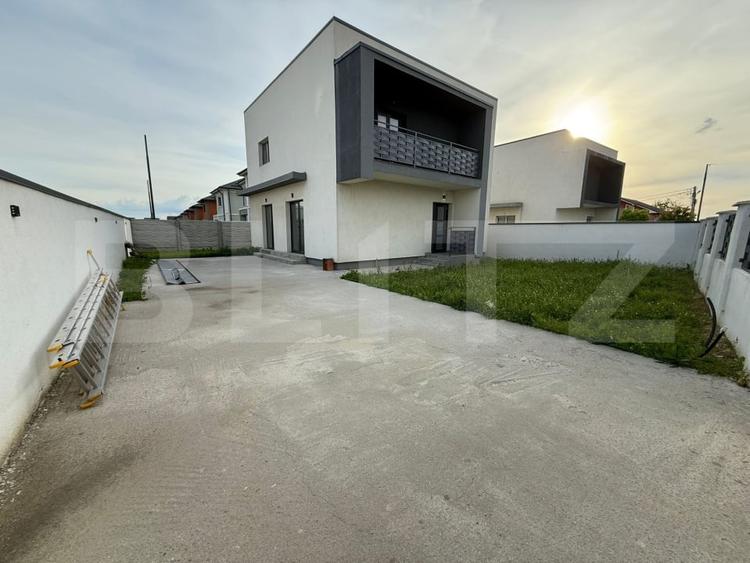 Casă individuală cu 5 camere cu Canalizare în Preajba