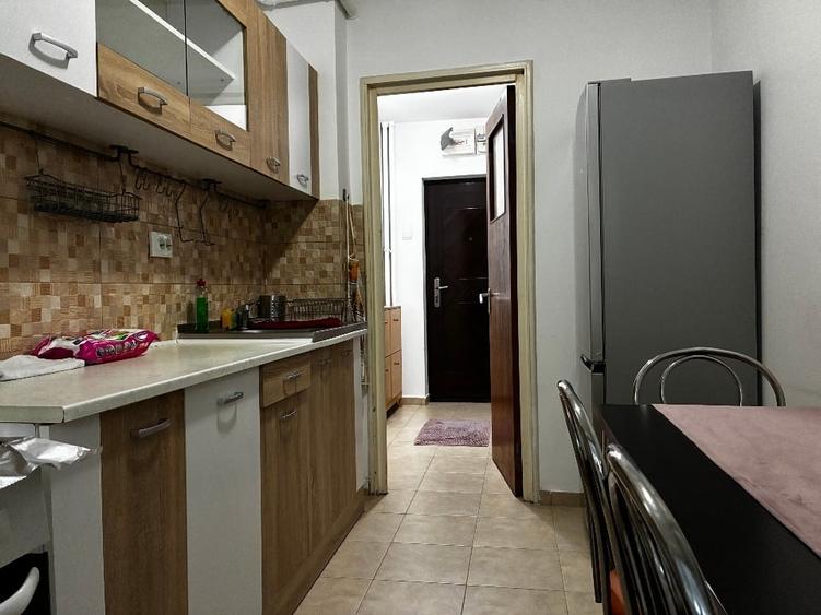 Apartament cu 2 camere semidecomandat, mobilat în Baba Novac