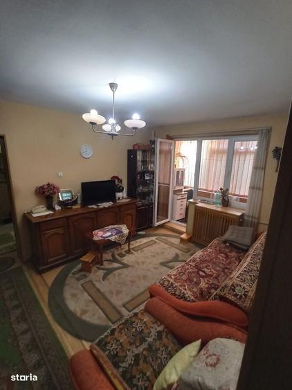 Apartament cu 2 camere semidecomandat în Craiovei