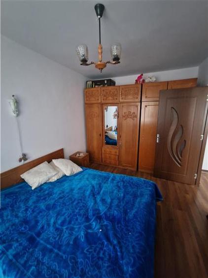 De VANZ. APART 2 cam, Et. 3 din 3 , 51mp., liber - 1