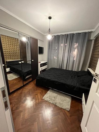 Apartament cu 4 camere decomandat, mobilat în Central