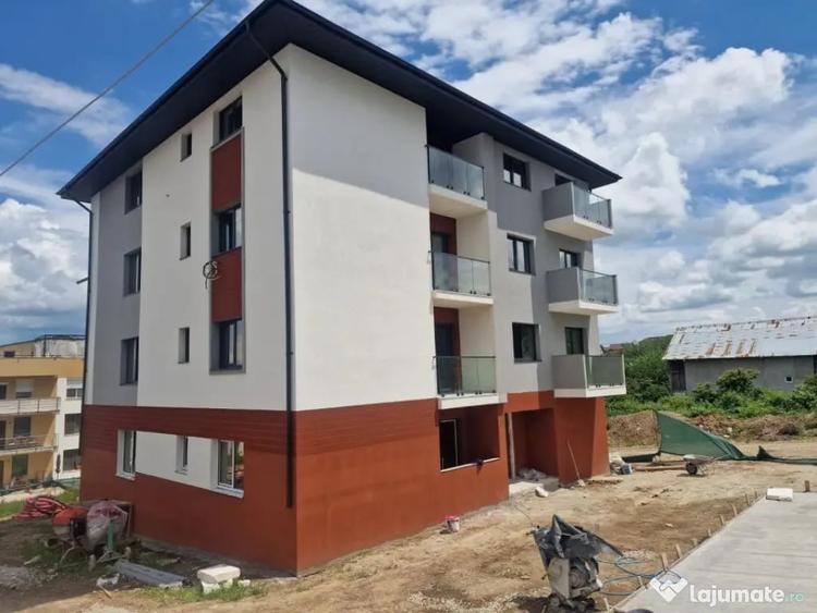 Apartament cu 3 camere decomandat în Smeura