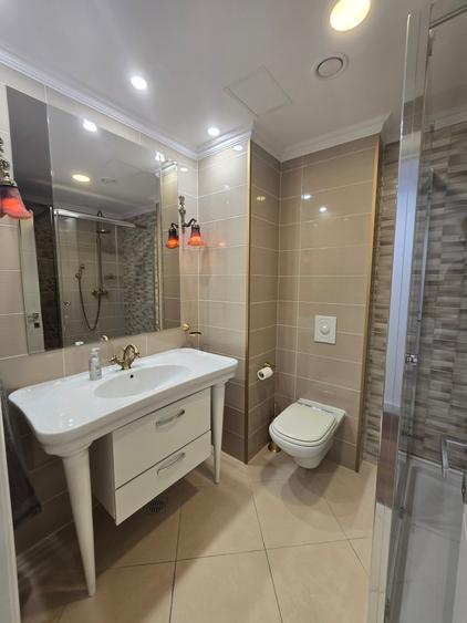 Apartament cu 3 camere semidecomandat în Kiseleff