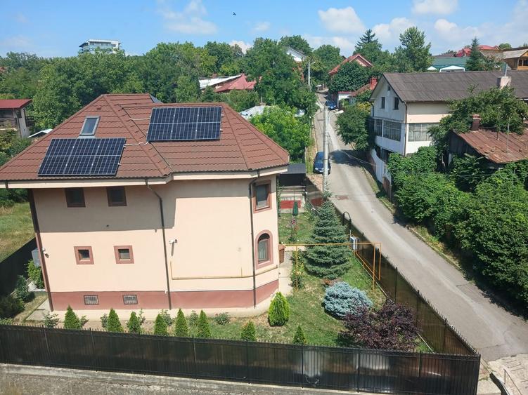 Apartament cu 2 camere semidecomandat, mobilat în Podul de Fier