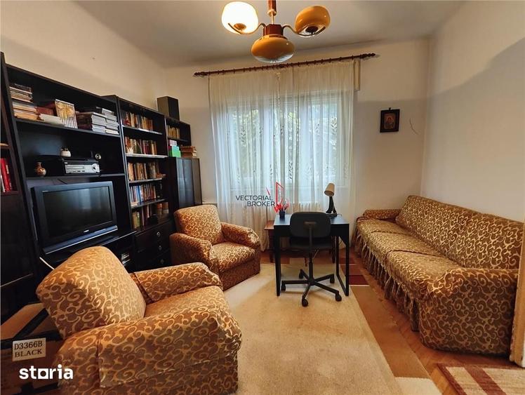 Casă cu 8 camere cu Teren 374 Mp în Grivița