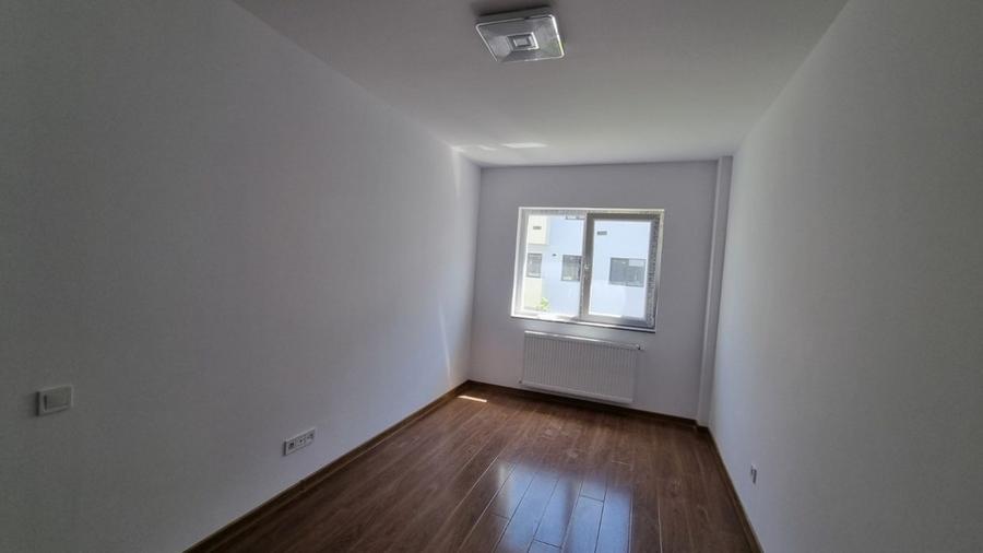 Apartament cu 3 camere semidecomandat în Florești — fotografia 2