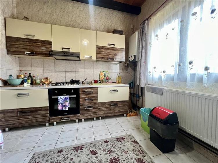 Casă individuală cu 3 camere cu Canalizare în Lunca Cetățuii