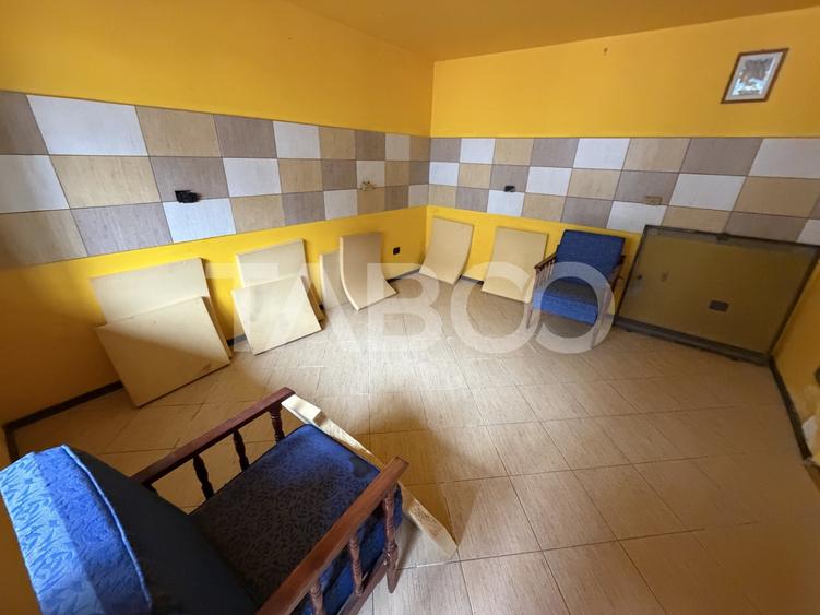 Casă individuală cu 8 camere cu Canalizare în Gura Văii