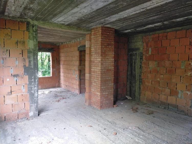 Casă individuală cu 10 camere cu Canalizare în Moara Vlăsiei