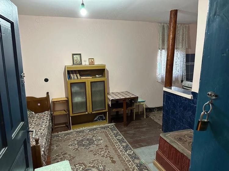 Casă cu Teren 2000 Mp în Văcăreasca