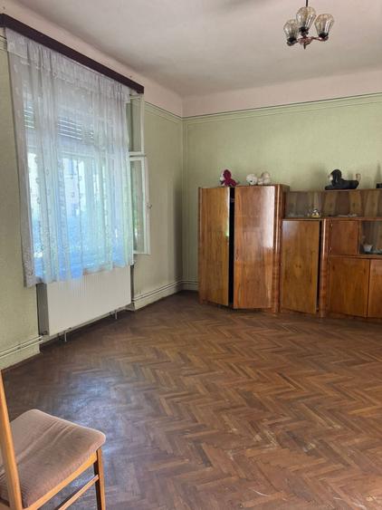 Casă cu 3 camere în Central