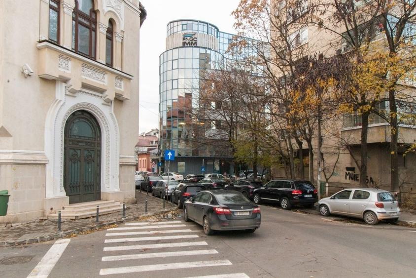 Spațiu comercial, de 2,529 mp, în P-ța Victoriei