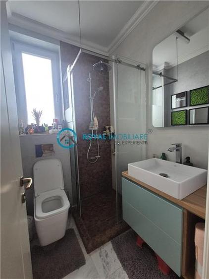 Duplex cu 5 camere cu Piscina în Păulești