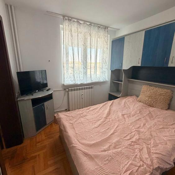 Apartament cu 3 camere semidecomandat în Decebal