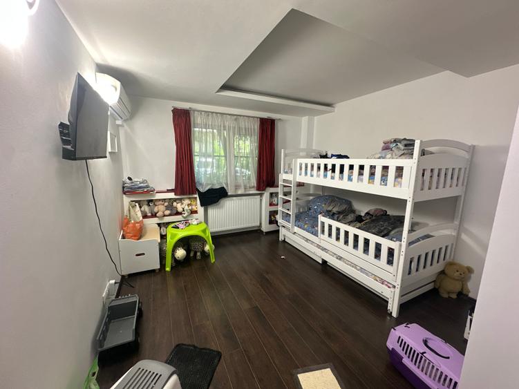 Apartament cu 3 camere semidecomandat în Drumul Taberei